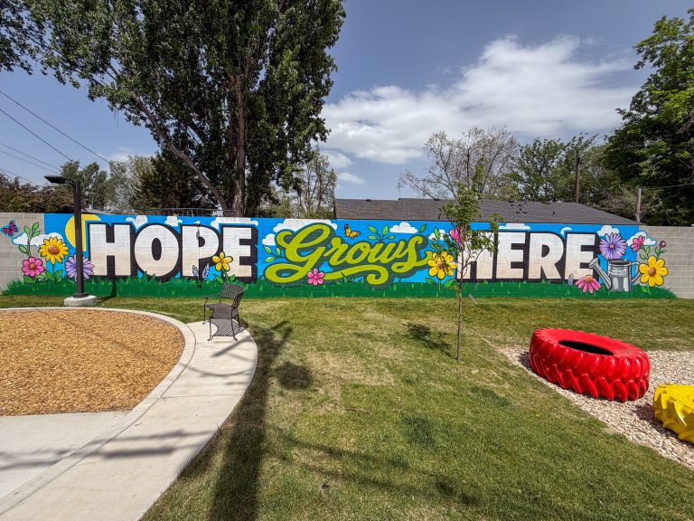 Hope Grows Here mural IMG_9961